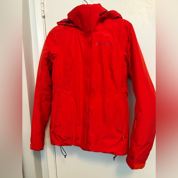 Arc’teryx Women's Red Jacket Medium Insulated Beta AR Puffer Gortex Snow Coat - Picture 12 of 12